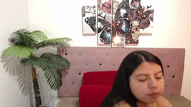 Snapshot of CarolineBrunx chatting on 03.08.25 CarolineBrunx online show from 03.08.25