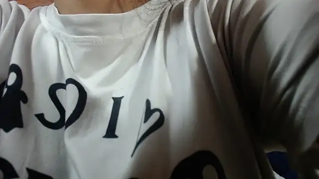 Snapshot of CarolineBrunx chatting on 11.11.25 CarolineBrunx online show from 11.11.25