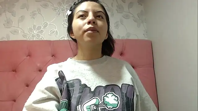 Snapshot of CarolineBrunx chatting on 12.16.25 CarolineBrunx online show from 12.16.25