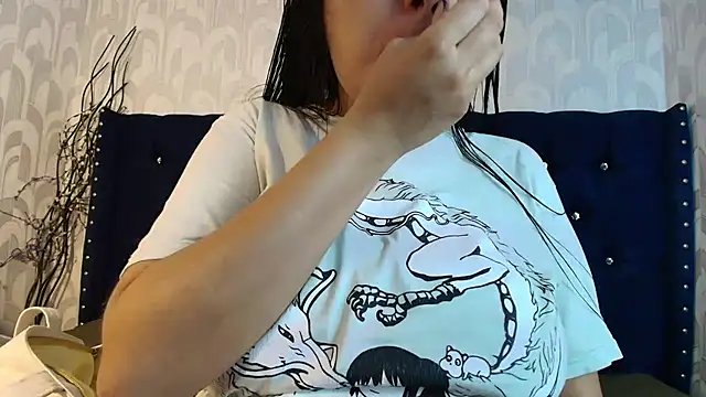 Snapshot of CarolineBrunx chatting on 02.25.26 CarolineBrunx online show from 02.25.26