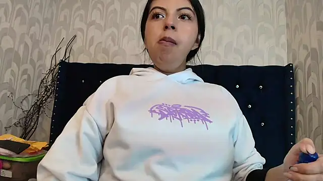 Snapshot of CarolineBrunx chatting on 03.07.26 CarolineBrunx online show from 03.07.26