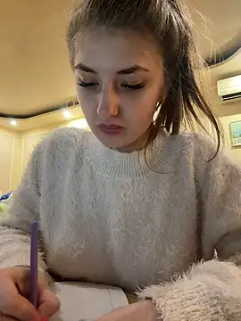 Snapshot of sexyy_girl_ chatting on 12.20.24 sexyy girl online show from 12.20.24