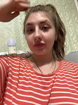 Snapshot of sexyy_girl_ chatting on 12.30.24 sexyy girl online show from 12.30.24