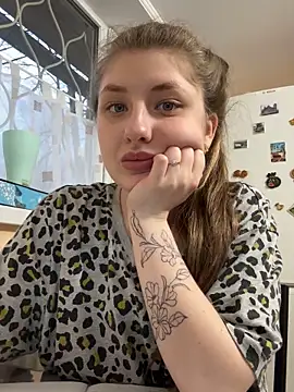 Snapshot of sexyy_girl_ chatting on 03.15.25 sexyy girl online show from 03.15.25