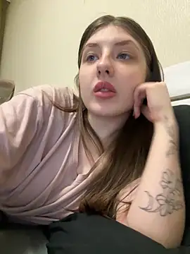 Snapshot of sexyy_girl_ chatting on 11.18.25 sexyy girl online show from 11.18.25