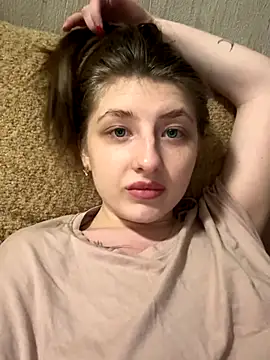 Snapshot of sexyy_girl_ chatting on 11.19.25 sexyy girl online show from 11.19.25