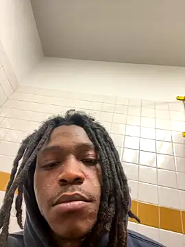 Snapshot of sneakylink13__ chatting on 11.01.25 sneakylink13   online show from 11.01.25