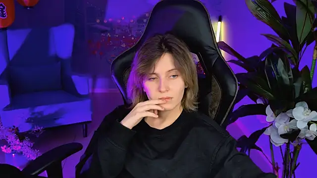 LolaAsmus online show from 02.04.25