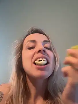 Annelibre online show from 11.22.25