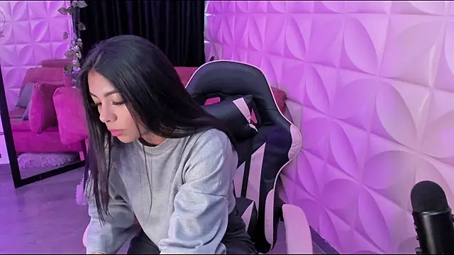 NattGomez online show from 09.22.25