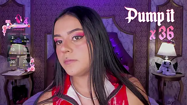 SoffiQueen online show from 04.28.26