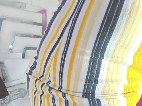 SaraaJhons online show from 10.15.25