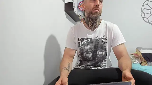 Snapshot of Antoniohot2024 chatting on 02.17.25 Antoniohot2024 online show from 02.17.25