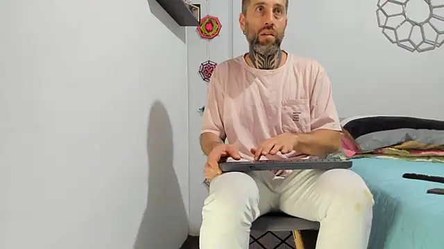 Snapshot of Antoniohot2024 chatting on 02.26.25 Antoniohot2024 online show from 02.26.25