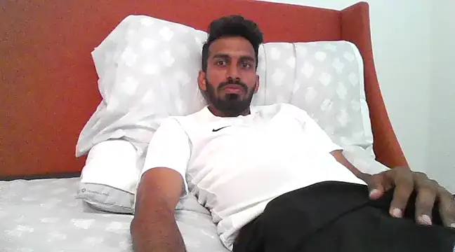 Snapshot of skinny__boy__ chatting on 02.18.25 skinny boy online show from 02.18.25