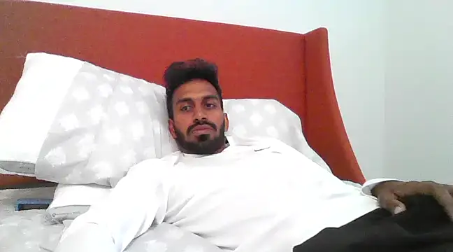 Snapshot of skinny__boy__ chatting on 02.25.25 skinny boy online show from 02.25.25