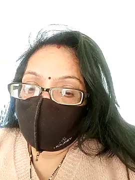 Snapshot of heenage chatting on 12.19.24 heenage online show from 12.19.24