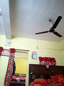 Snapshot of heenage chatting on 12.23.24 heenage online show from 12.23.24