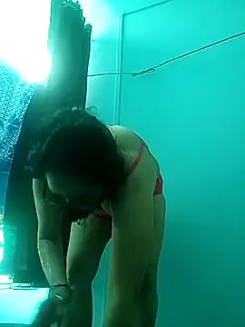 Snapshot of heenage chatting on 12.23.24 heenage online show from 12.23.24