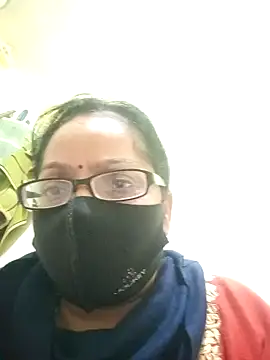 Snapshot of heenage chatting on 12.24.24 heenage online show from 12.24.24