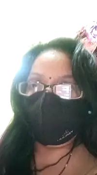 Snapshot of heenage chatting on 12.31.24 heenage online show from 12.31.24