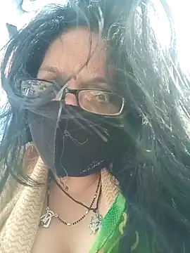 Snapshot of heenage chatting on 01.11.25 heenage online show from 01.11.25