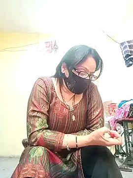 Snapshot of heenage chatting on 01.26.25 heenage online show from 01.26.25