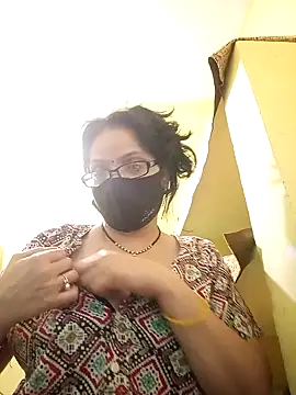 Snapshot of heenage chatting on 02.03.25 heenage online show from 02.03.25