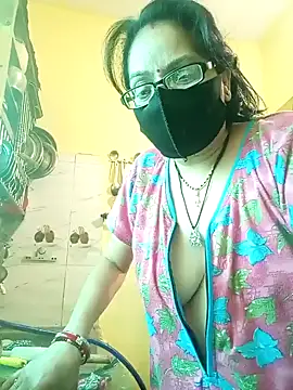 Snapshot of heenage chatting on 02.11.25 heenage online show from 02.11.25