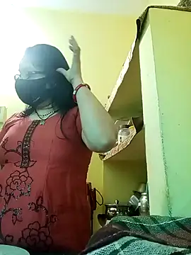 Snapshot of heenage chatting on 02.13.25 heenage online show from 02.13.25