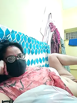 Snapshot of heenage chatting on 09.11.25 heenage online show from 09.11.25