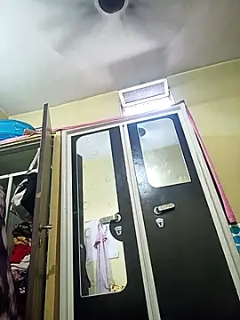 Snapshot of heenage chatting on 10.06.25 heenage online show from 10.06.25