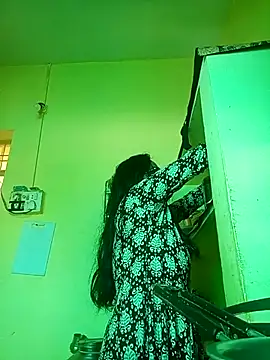 Snapshot of heenage chatting on 10.10.25 heenage online show from 10.10.25