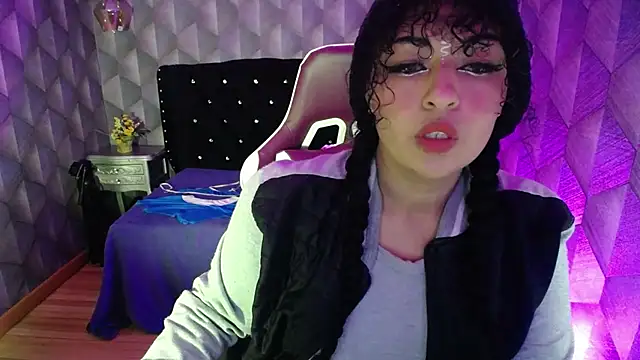 Sofiacowperx online show from 02.21.25