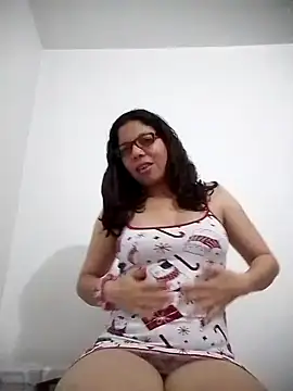 Snapshot of Carliina_Soussa chatting on 02.04.25 Carliina Soussa online show from 02.04.25