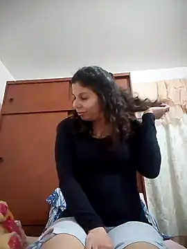 Snapshot of Carliina_Soussa chatting on 03.07.25 Carliina Soussa online show from 03.07.25