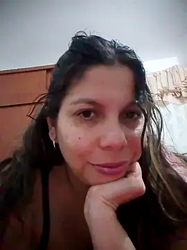 Snapshot of Carliina_Soussa chatting on 10.23.25 Carliina Soussa online show from 10.23.25