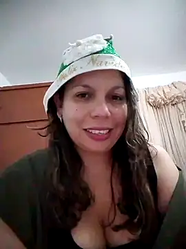 Snapshot of Carliina_Soussa chatting on 11.04.25 Carliina Soussa online show from 11.04.25