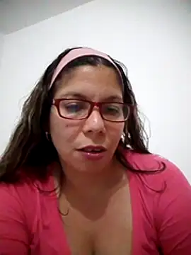 Snapshot of Carliina_Soussa chatting on 11.25.25 Carliina Soussa online show from 11.25.25