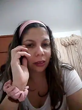 Snapshot of Carliina_Soussa chatting on 11.27.25 Carliina Soussa online show from 11.27.25