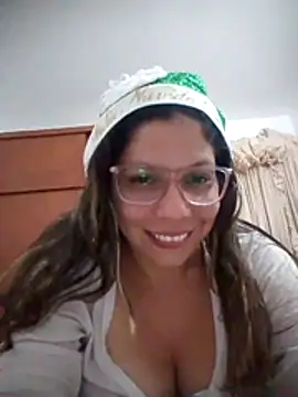 Snapshot of Carliina_Soussa chatting on 12.04.25 Carliina Soussa online show from 12.04.25