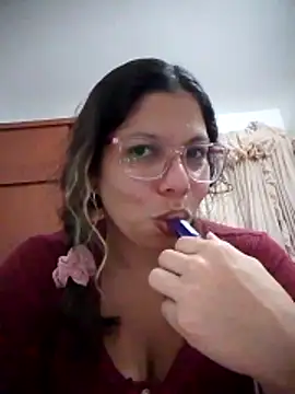 Snapshot of Carliina_Soussa chatting on 12.15.25 Carliina Soussa online show from 12.15.25