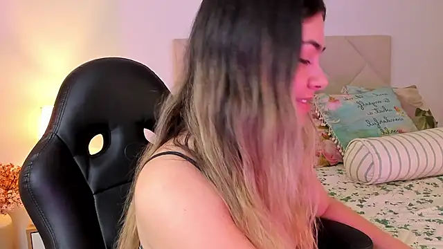 Lau Bee online show from 12.11.24