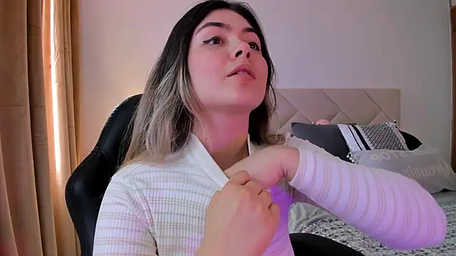 Lau Bee online show from 12.16.24