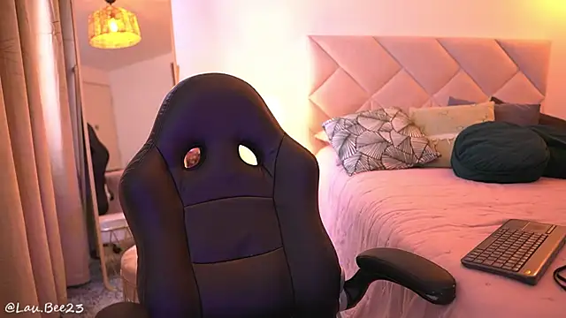 Lau Bee online show from 09.13.25