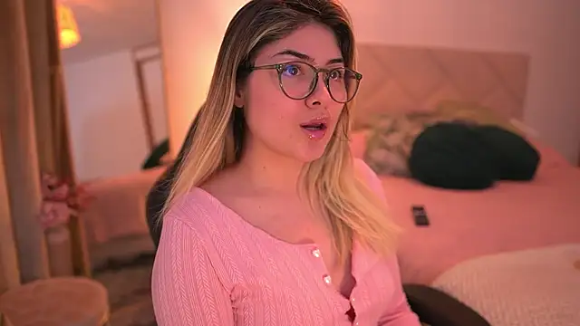 Lau Bee online show from 10.18.25