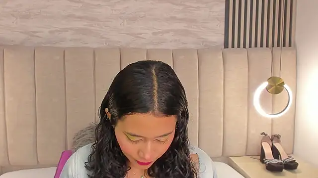 laura smith33 online show from 10.23.25