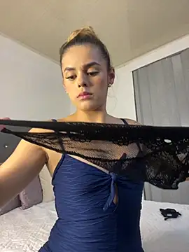 Snapshot of ZoeJohnsoon chatting on 10.25.25 ZoeJohnsoon online show from 10.25.25