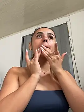 Snapshot of ZoeJohnsoon chatting on 10.30.25 ZoeJohnsoon online show from 10.30.25