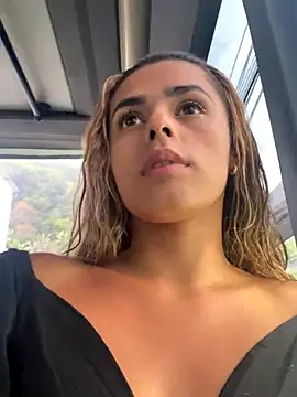 Snapshot of ZoeJohnsoon chatting on 11.18.25 ZoeJohnsoon online show from 11.18.25